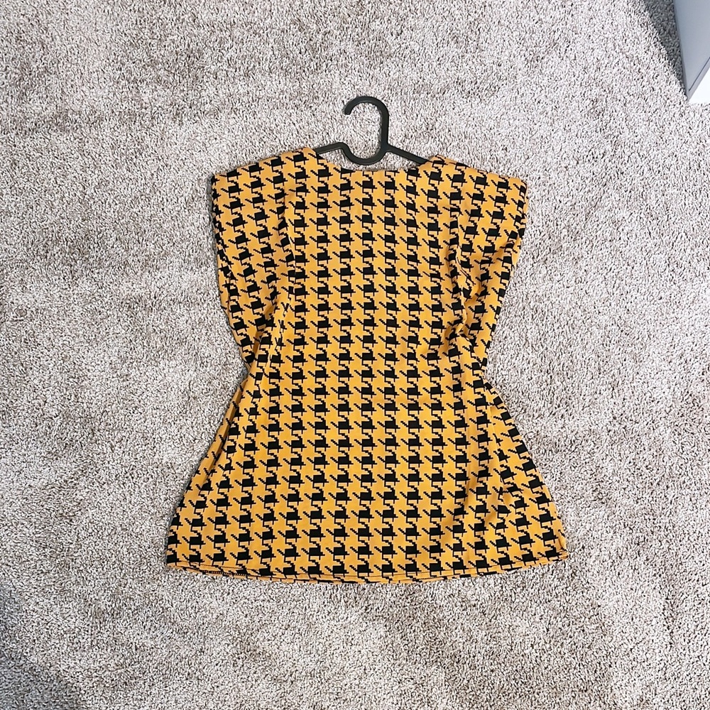 Padded shoulder top size M